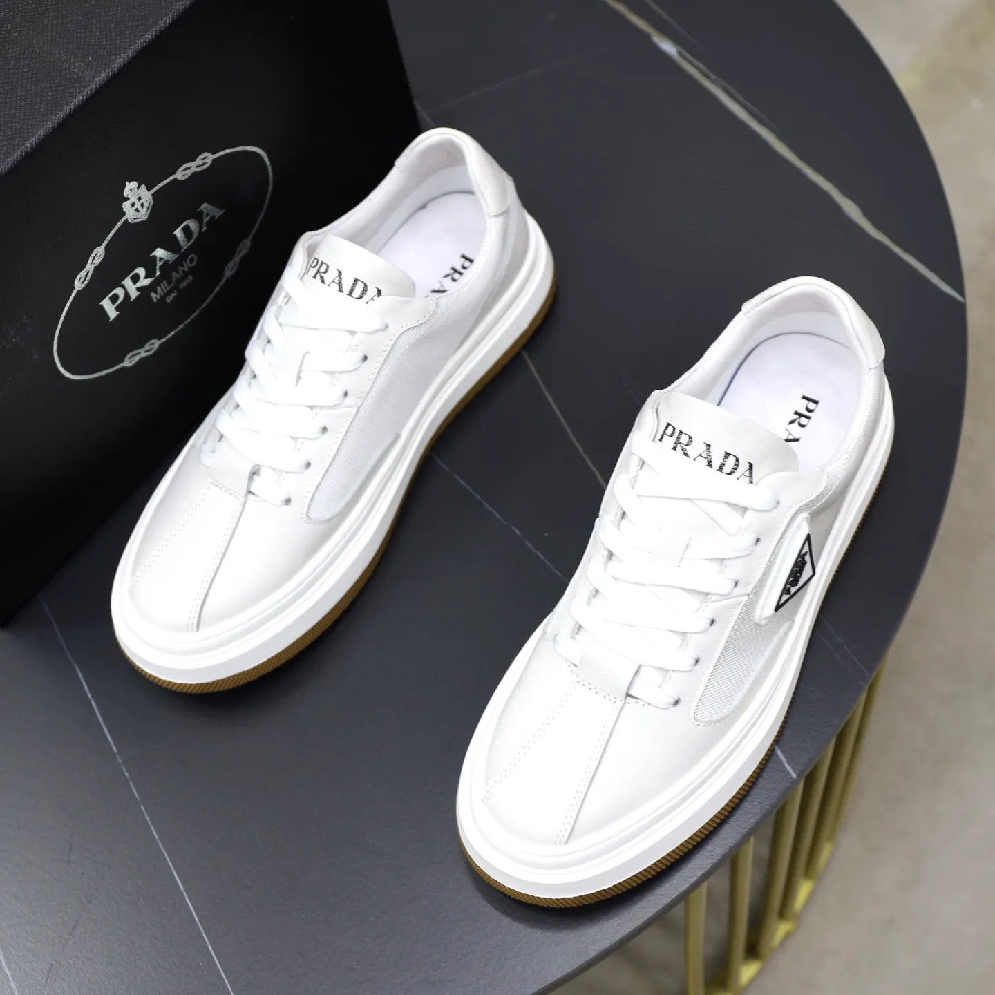 Ex-factory price: 440💰🙅‍♂️🙅‍♂️🙅‍♂️ Brand: PRADA Standard code: 38–44 (45 can be customized) Grade: Same as the official website Material: Original cowhide fabric Comfortable pigskin lining Lightweight wear-resistant outsole Style category: Men's fashionable casual shoes and boots Running sports shoes Distinguished luxury brand elements Top luxury Color: actual picture color